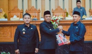 Bupati Serahkan Ranperda Ranperda